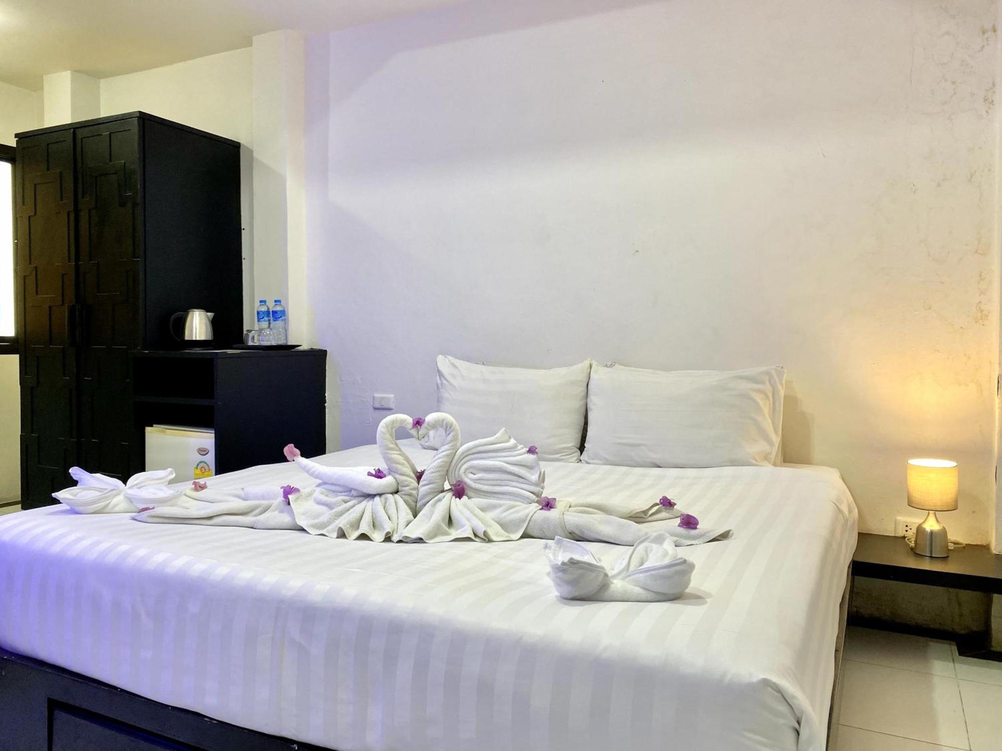 Beachwalk Patong Екстер'єр фото