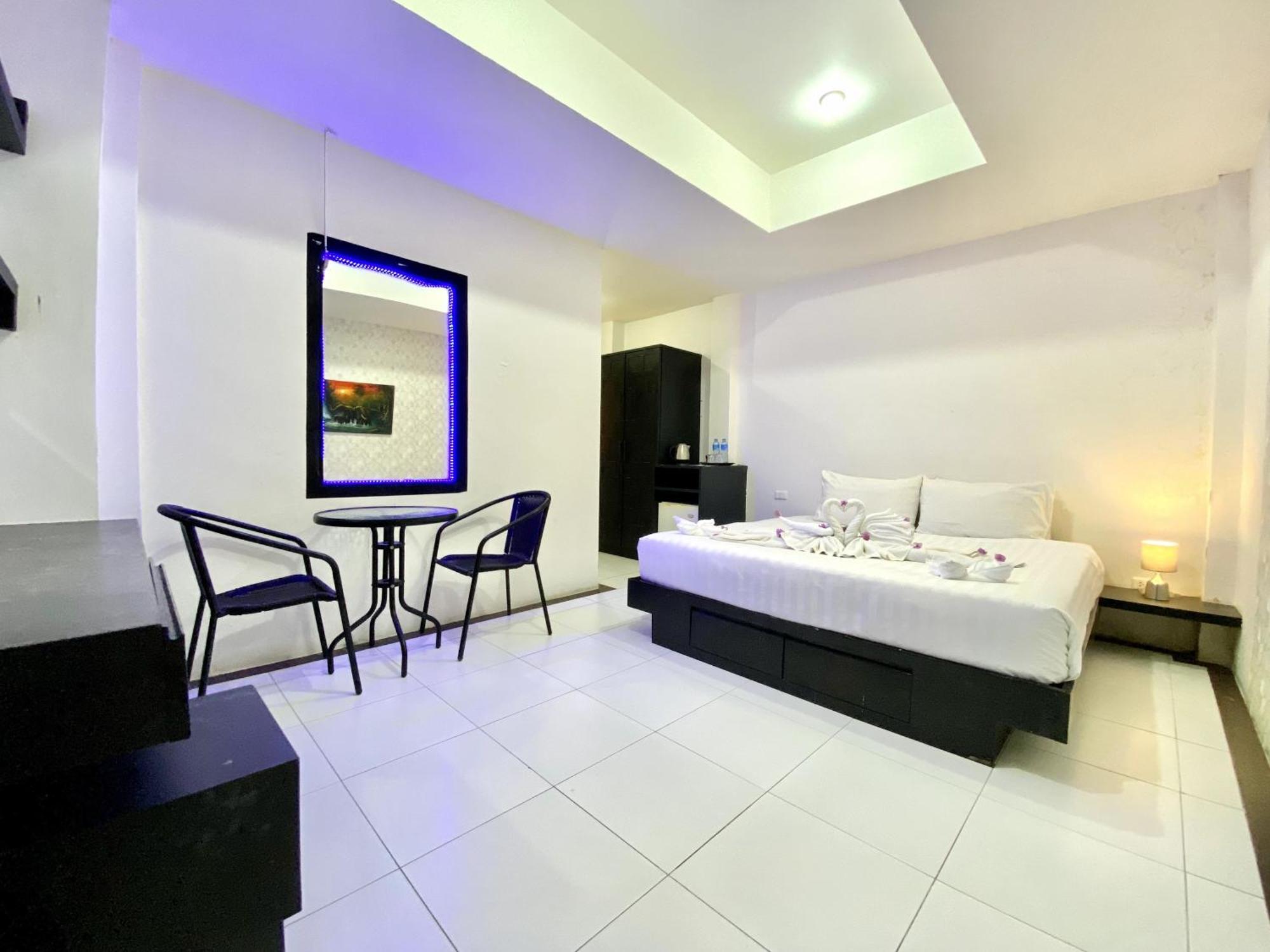 Beachwalk Patong Екстер'єр фото