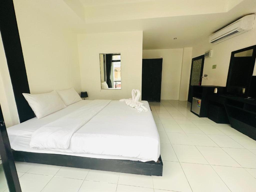 Beachwalk Patong Екстер'єр фото